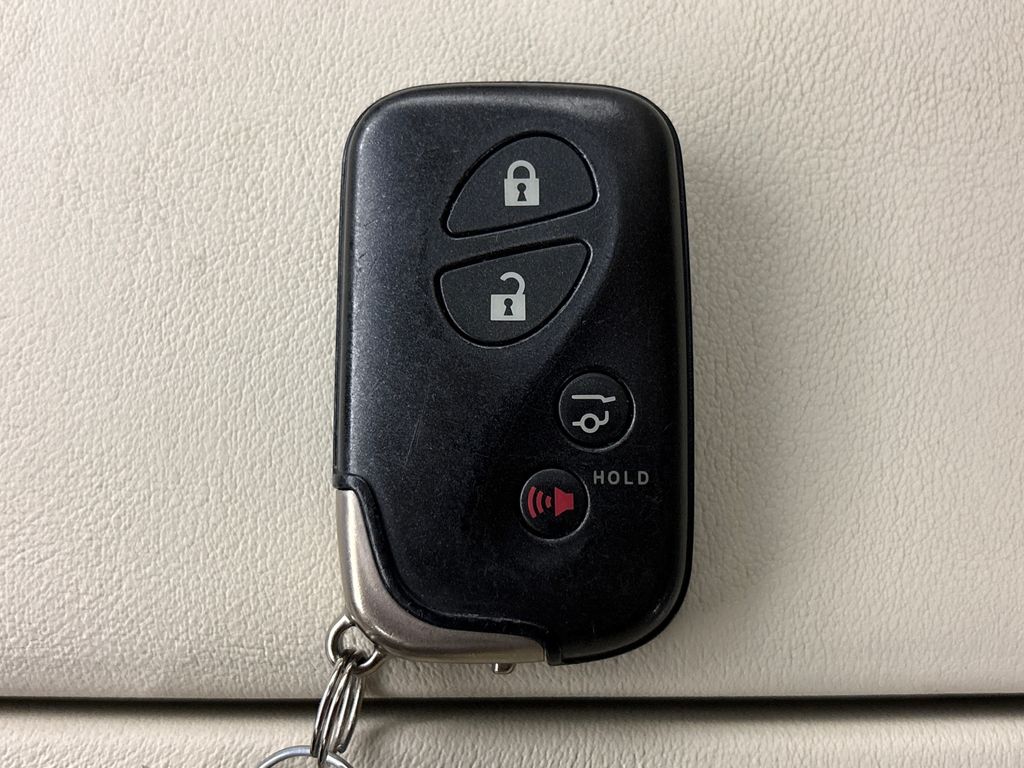 Used 2016 Silver Lexus 460 image 33