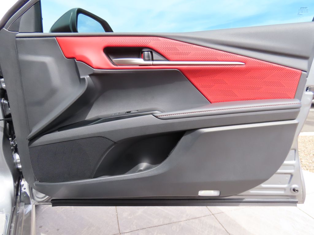 2025 Toyota Camry XSE 24