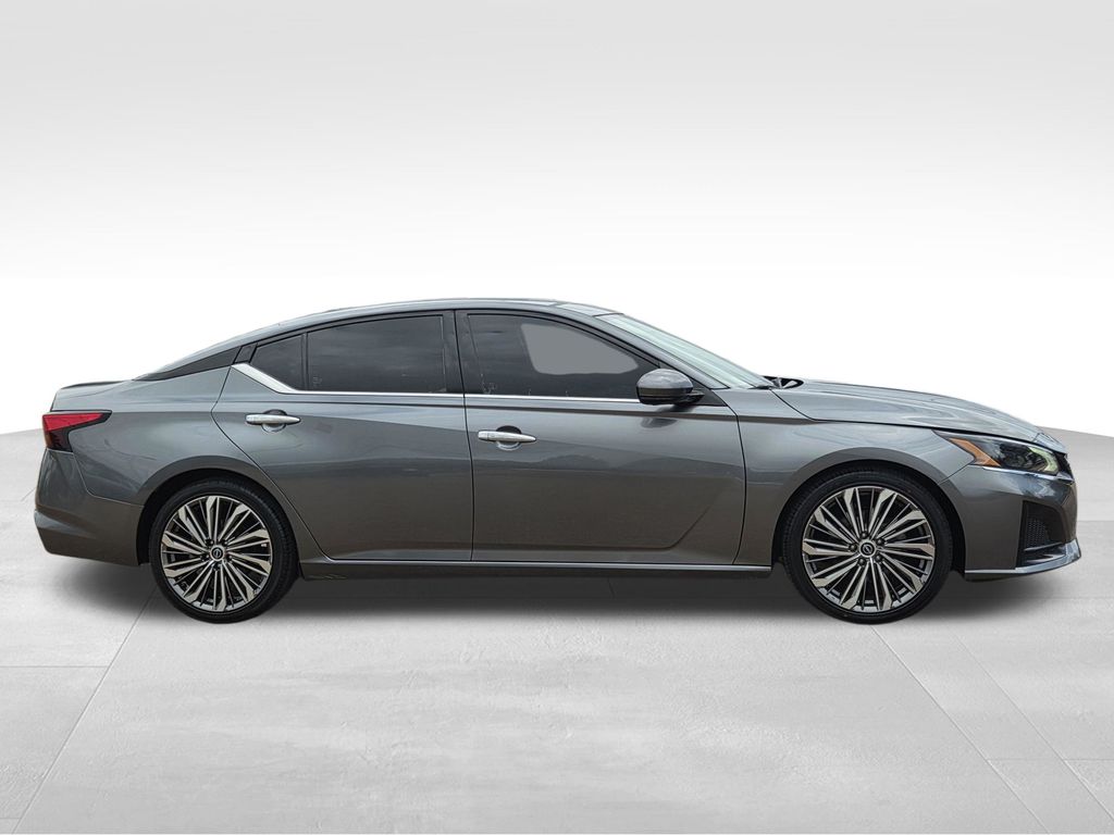 Used 2023 Nissan Altima Sedan