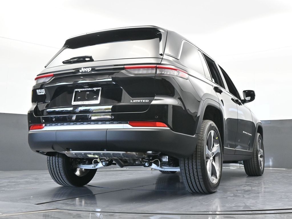 New 2026 Diamond Black Crystal Pearlcoat Jeep Limited image 55