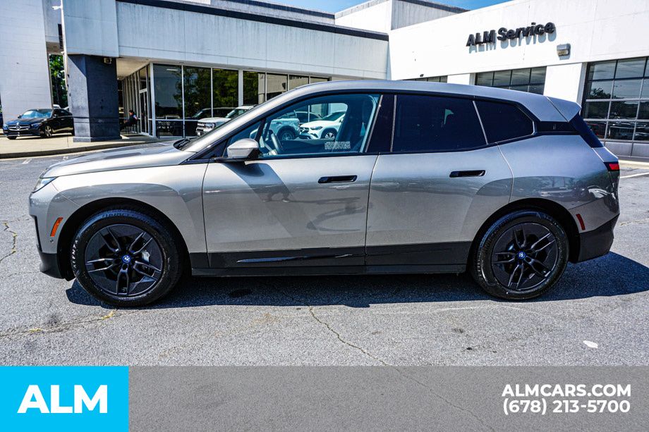 Used 2024 Gray BMW xDrive50 image 6