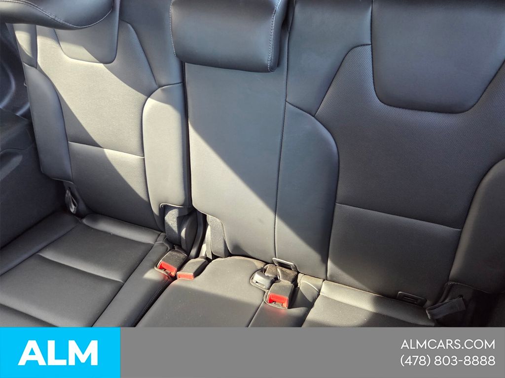 Used 2021 Silver Kia SX image 9