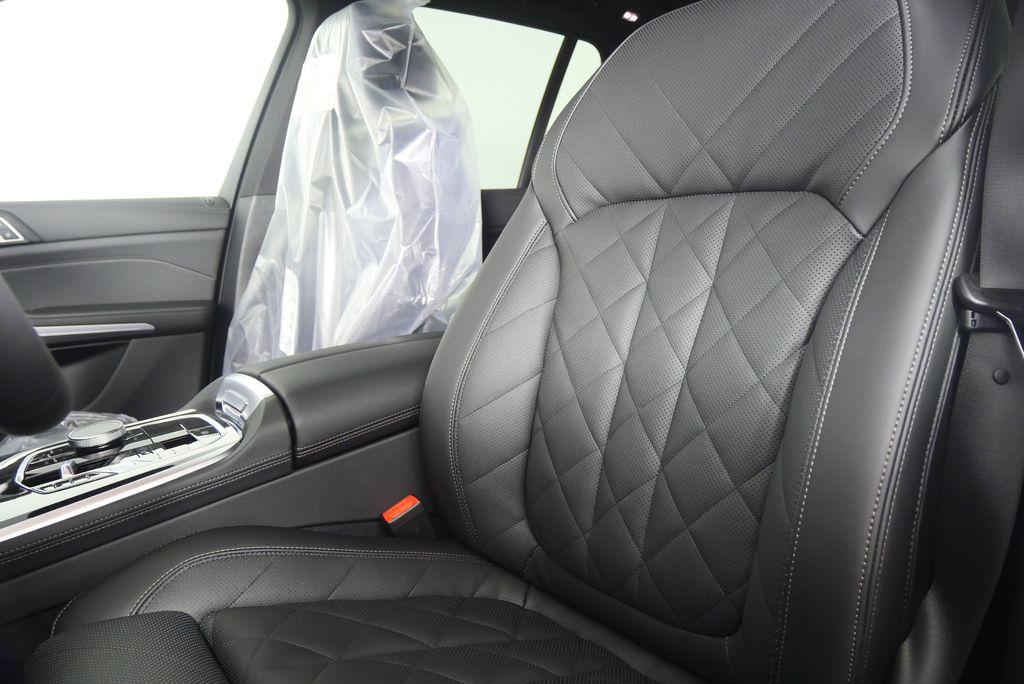 Thumbnail: 2026 BMW X5 - 10