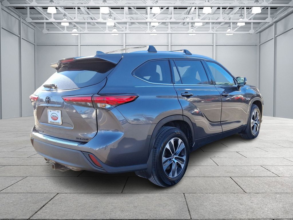 2022 Toyota Highlander XLE 4