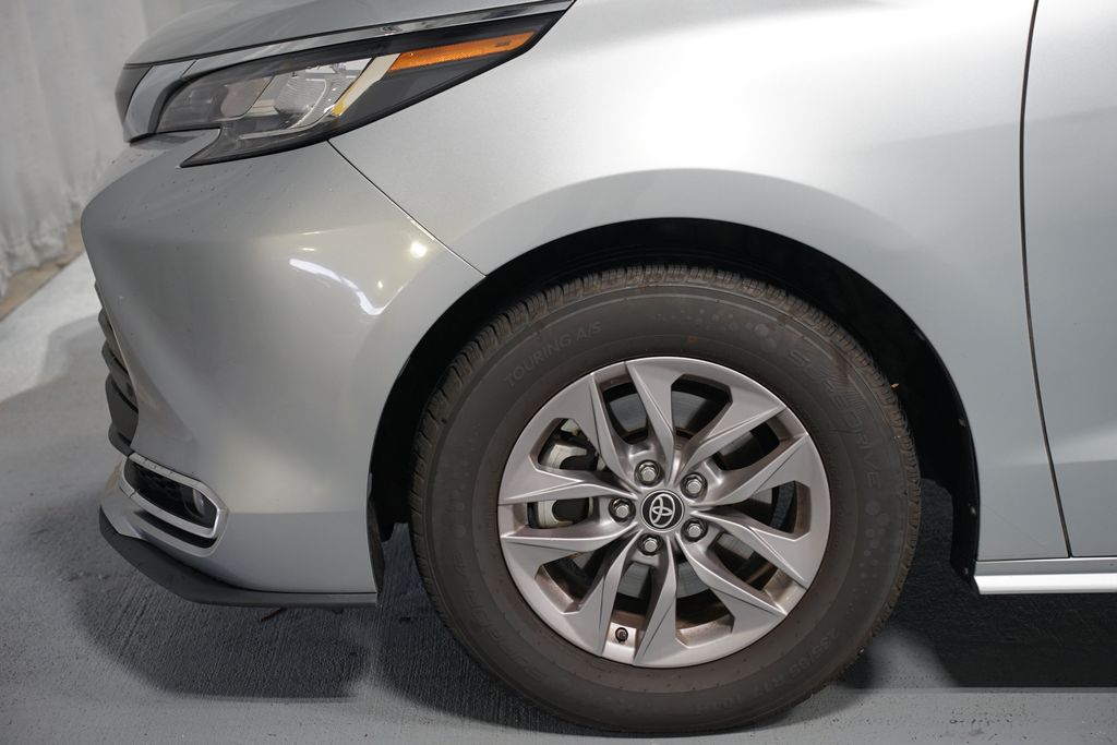 Thumbnail: 2023 Toyota Sienna - 5