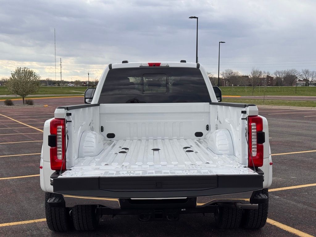 2026 Ford F-350 Super Duty LARIAT
