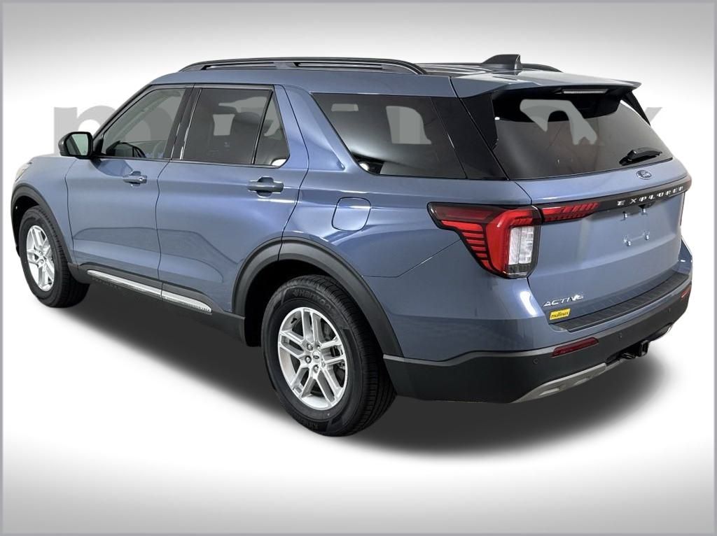 2025 Ford Explorer photo 3