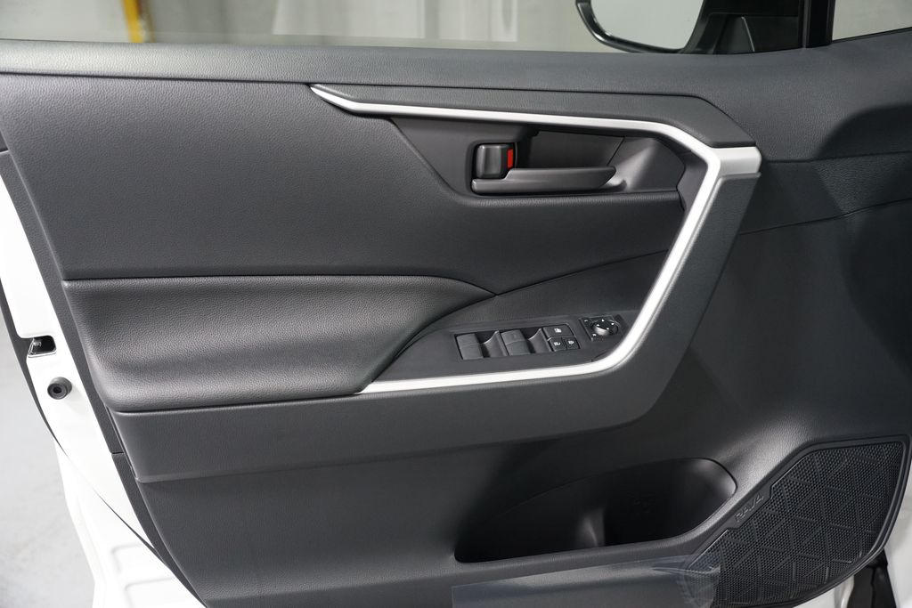 Thumbnail: 2025 Toyota RAV4 - 28