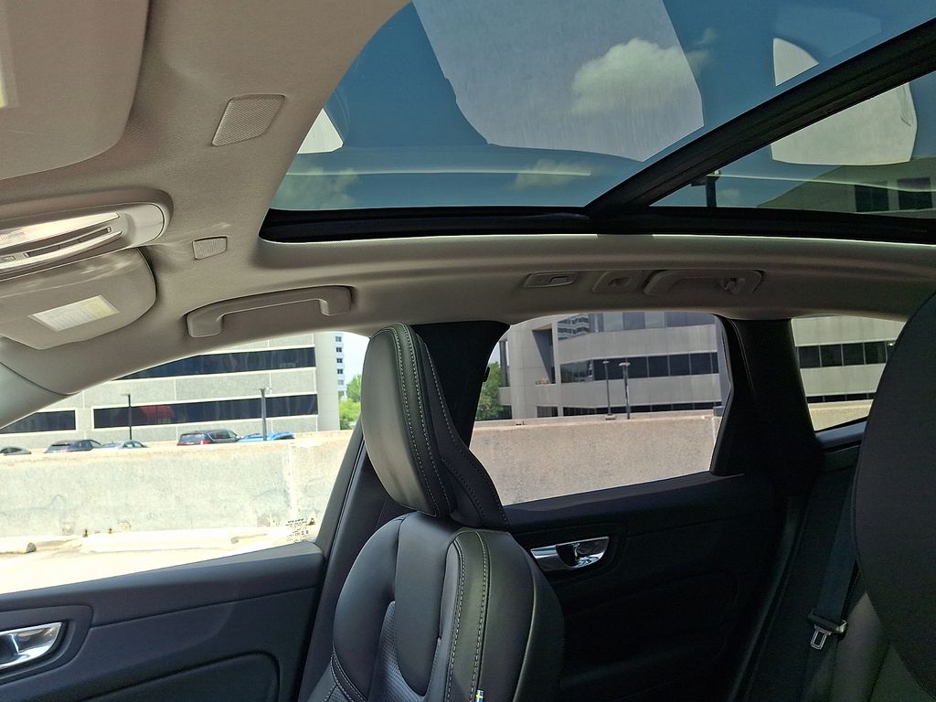 Thumbnail: 2023 Volvo XC60 - 18