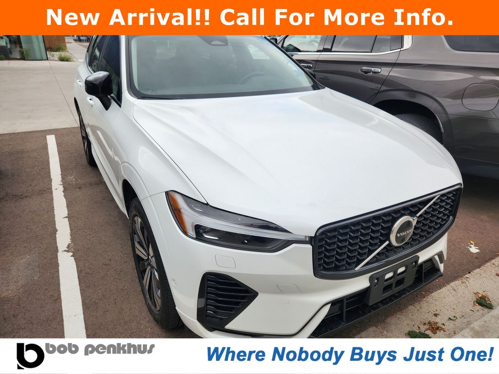 2023 Volvo XC60 Recharge Plug-In Hybrid T8 Plus Dark Theme