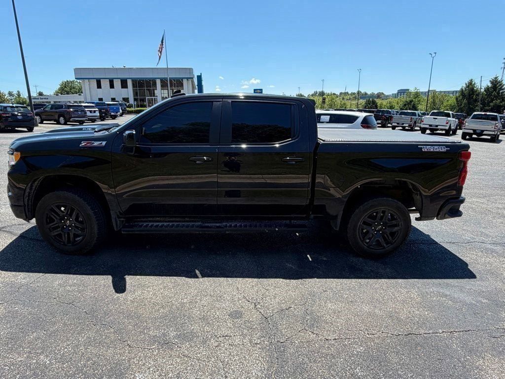 View vehicle photo 4