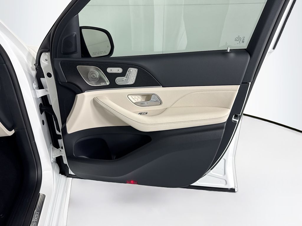 Thumbnail: 2026 Mercedes-Benz GLE - 27