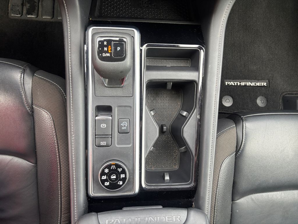 2024 Nissan Pathfinder SL White at Bob Ruth Ford