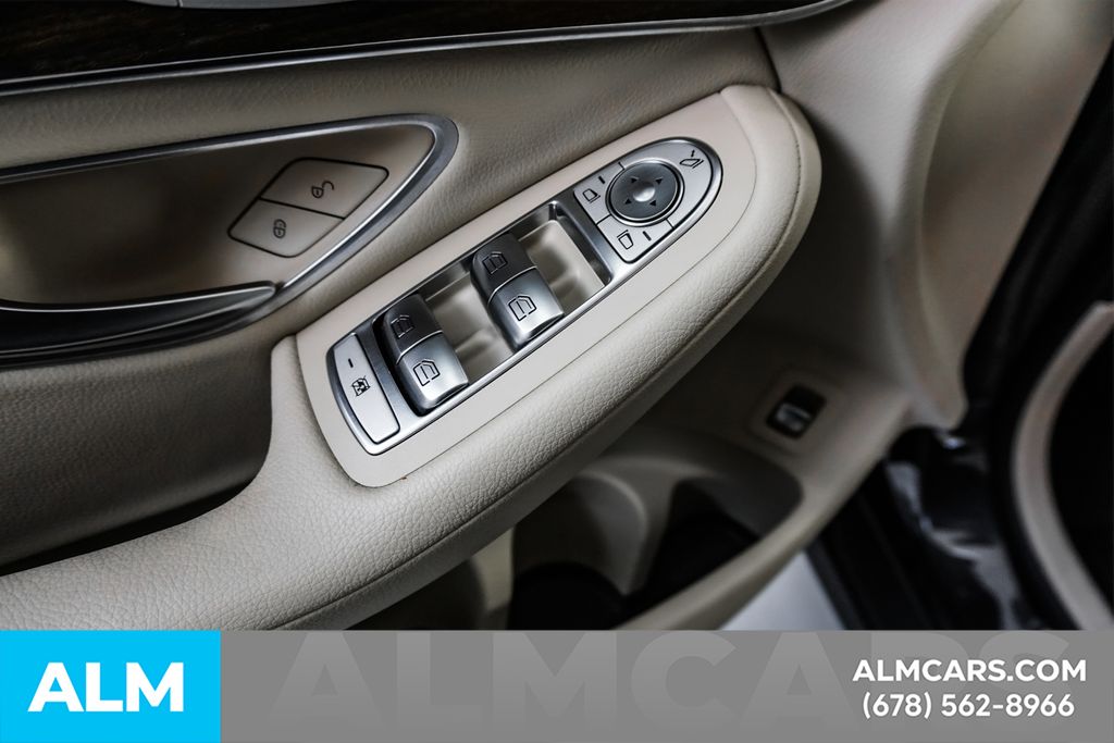 Used 2022 Gray Mercedes-Benz GLC 300 image 44