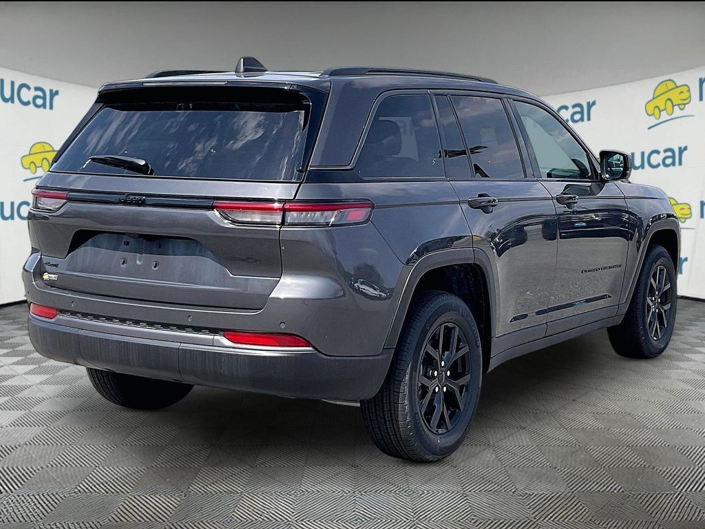2026 Jeep Grand Cherokee — photo 7