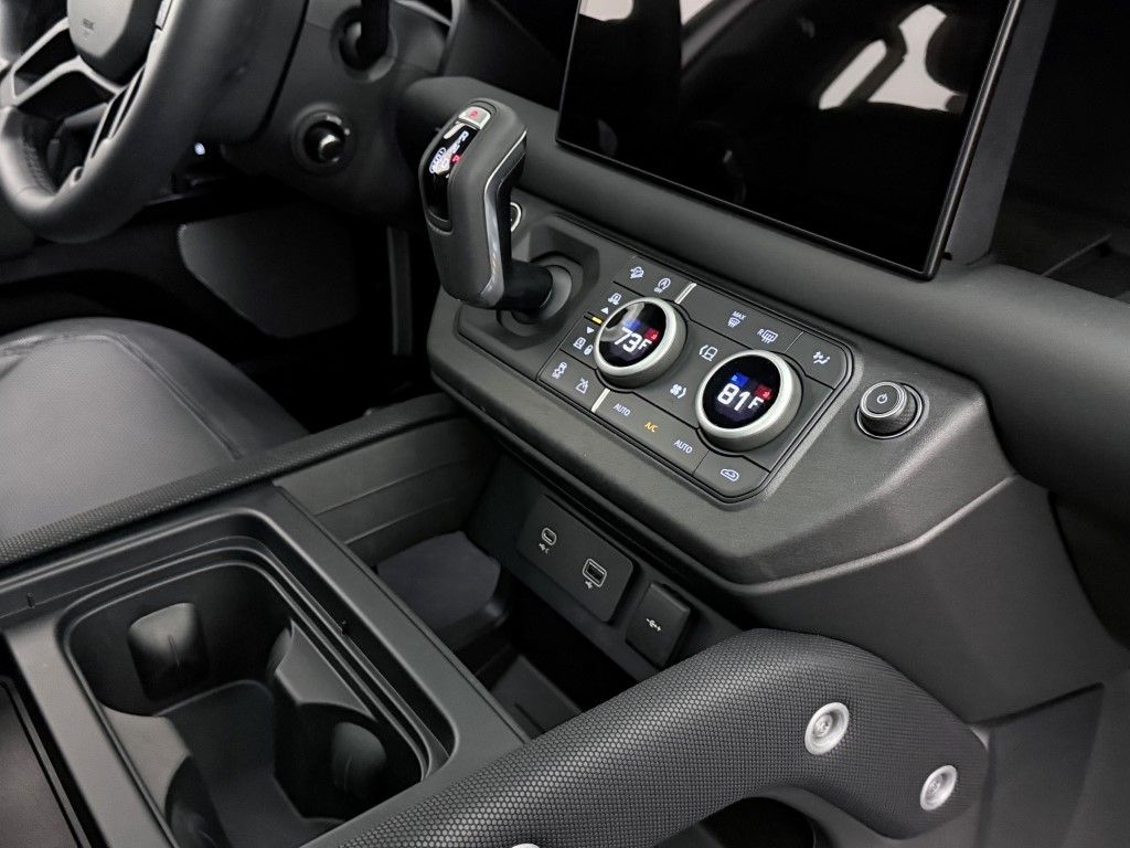 Thumbnail: 2024 Land Rover Defender - 19