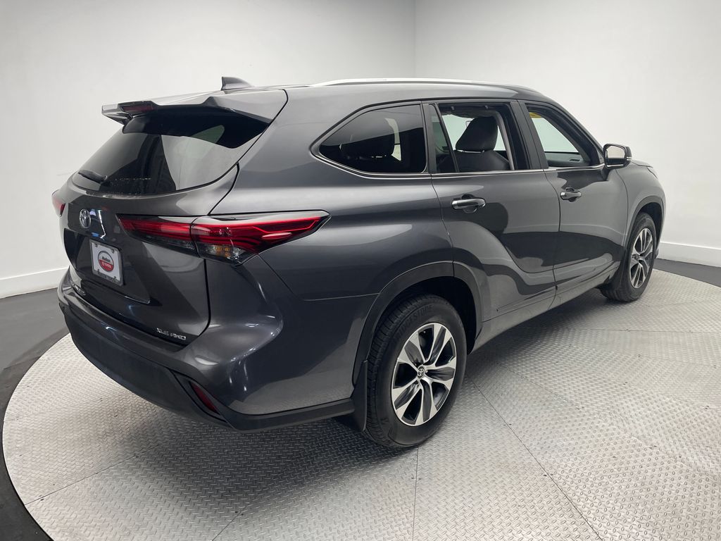 Thumbnail: 2023 Toyota Highlander - 5