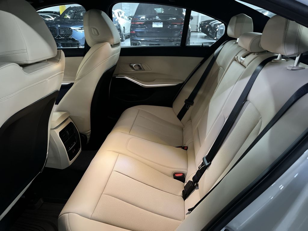 Thumbnail: 2025 BMW 3 Series - 23