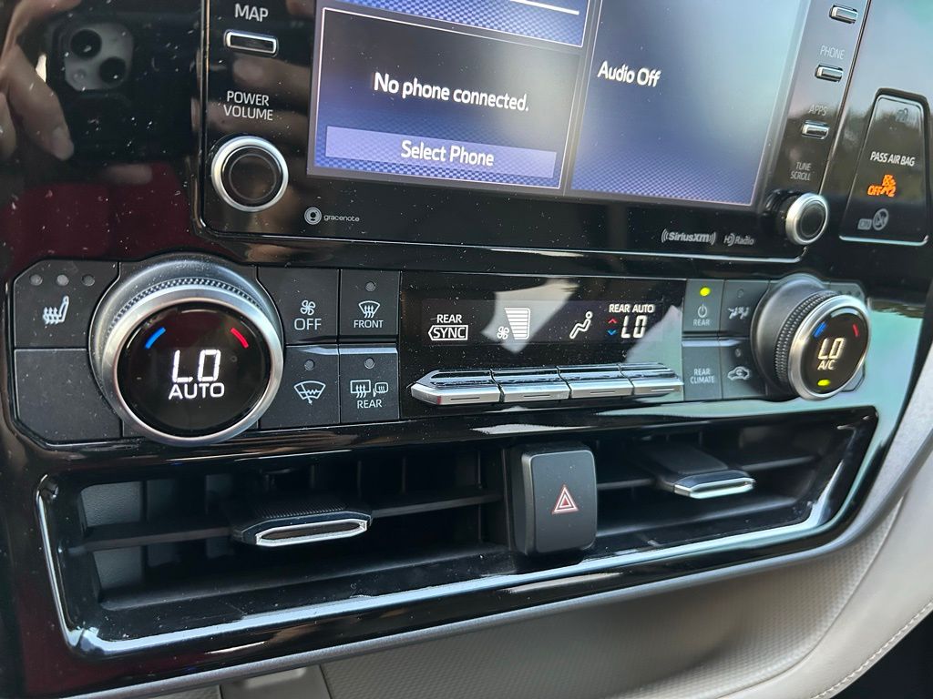 2021 Toyota Highlander XLE 27