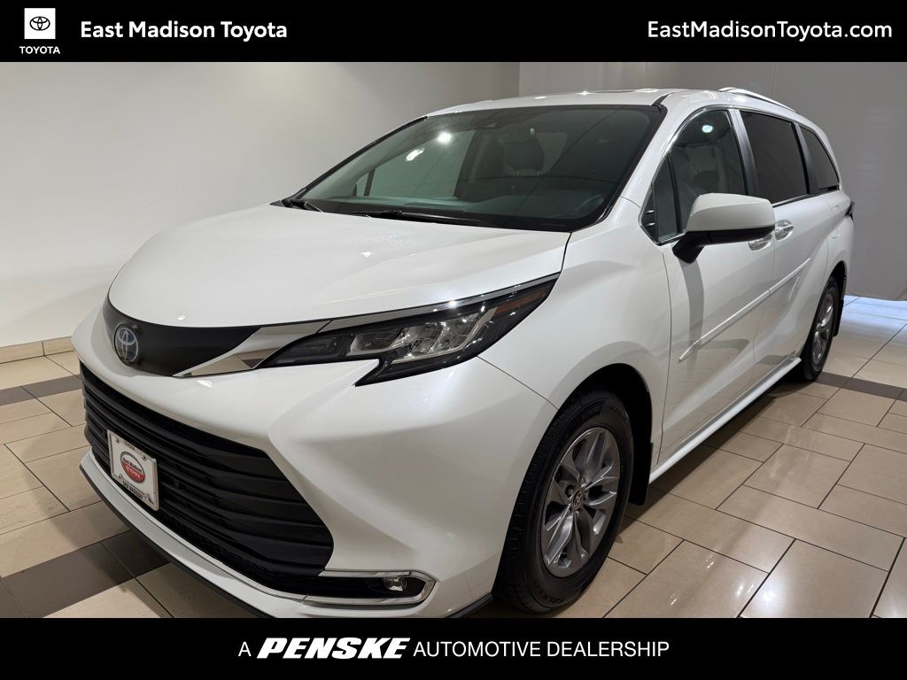 2023 Toyota Sienna XLE -
                Madison, WI