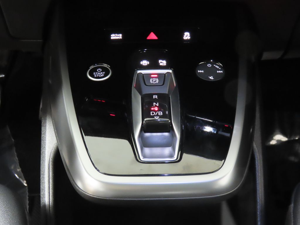 Thumbnail: 2023 Audi Q4 e-tron - 22