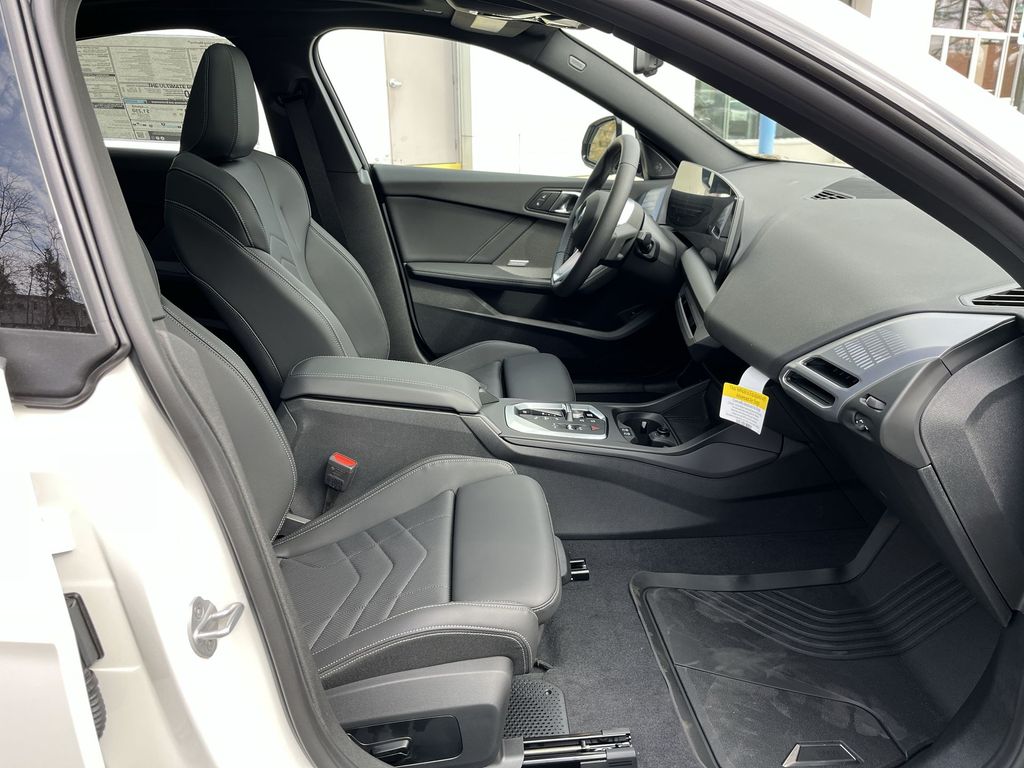 Thumbnail: 2025 BMW 2 Series - 25