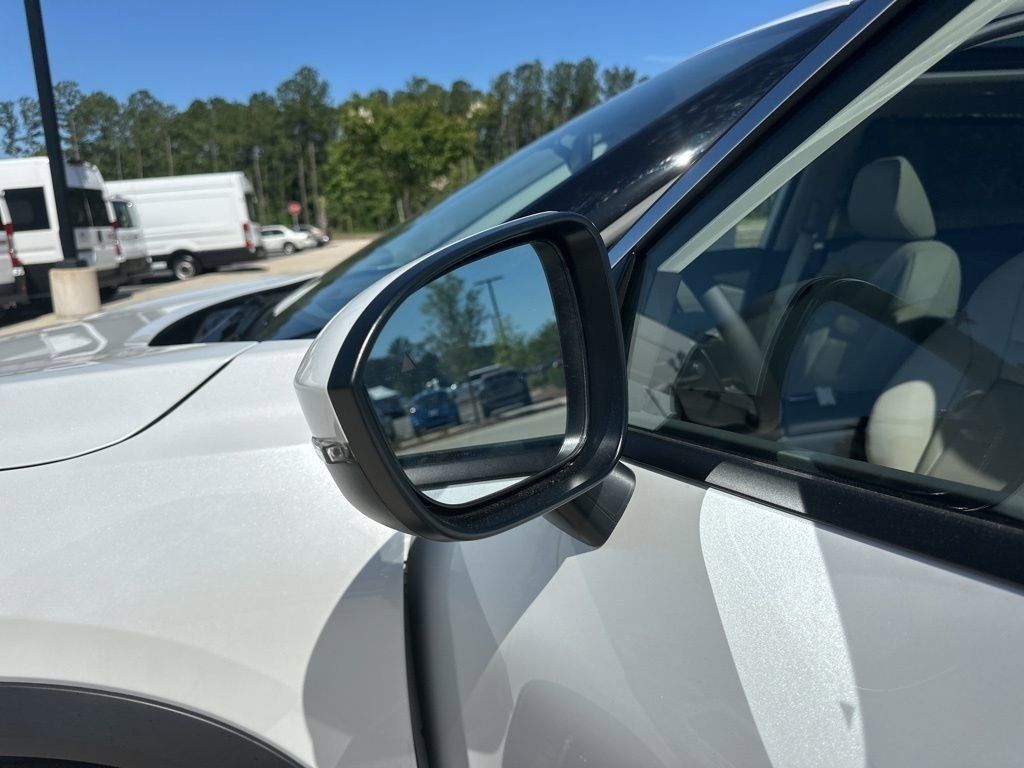 2025 Everest White Pearl Nissan Rogue SL FWD SUV