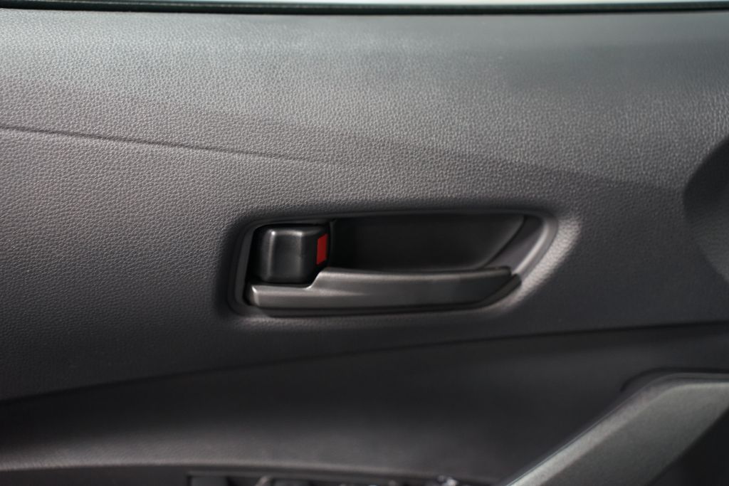 2025 Toyota Corolla LE 29