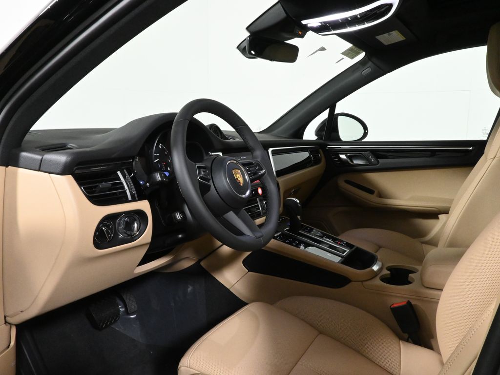 Thumbnail: 2026 Porsche Macan - 4