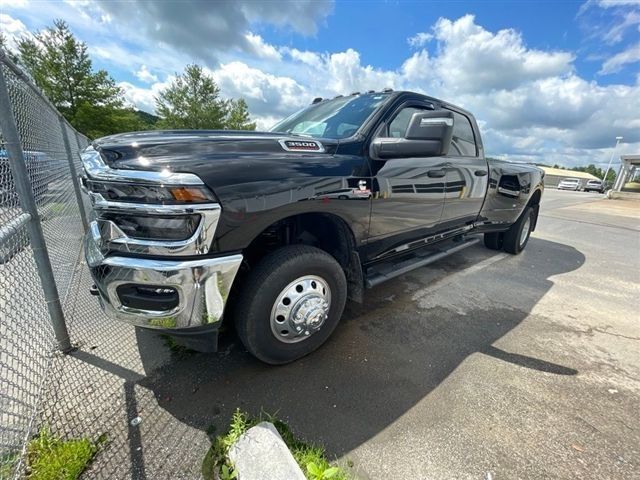 Diamond Black Crystal Pearlcoat 2025 RAM 3500 Pickup Truck Four-Wheel Drive 8-Speed Automatic