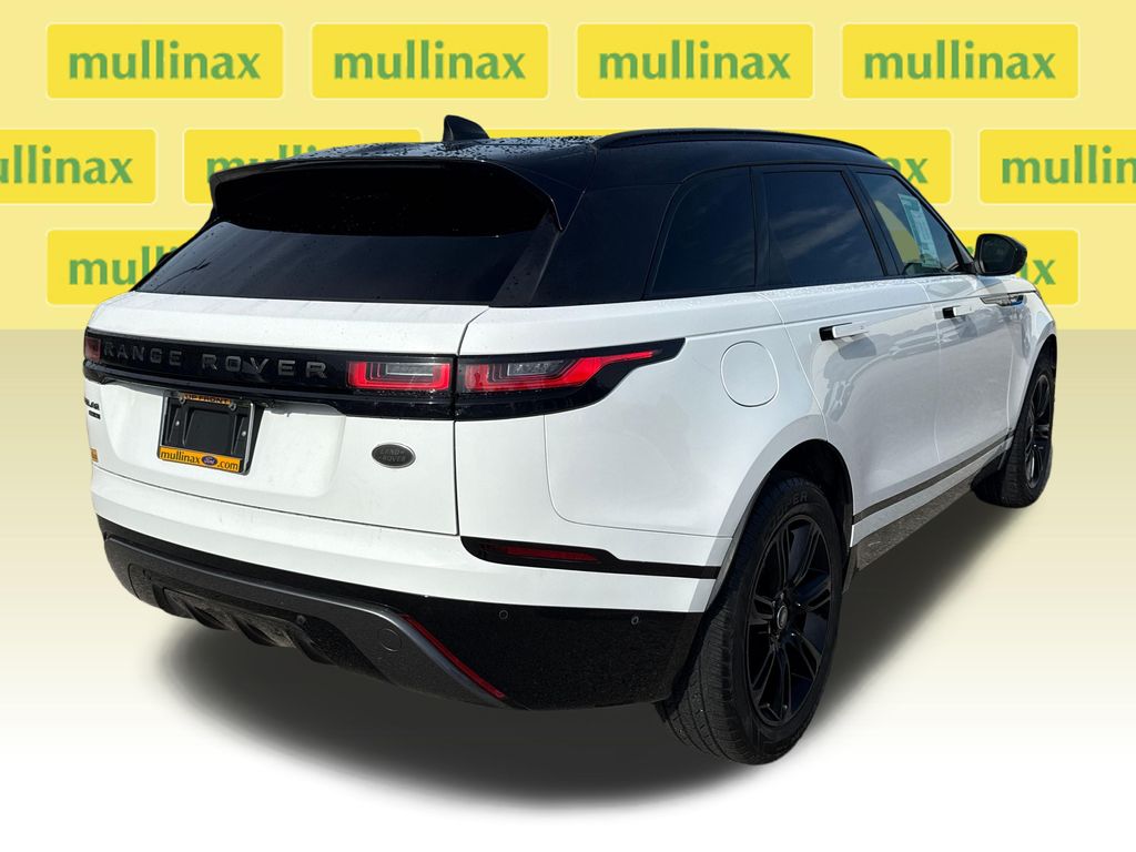 Used 2019  Land Rover SE R-Dynamic image 4