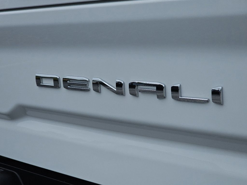 2024 GMC Sierra 2500HD Denali 13