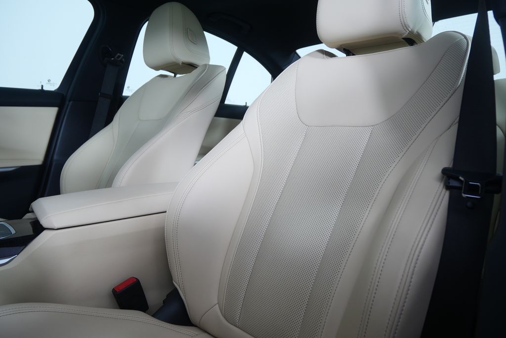 Thumbnail: 2024 BMW 3 Series - 10