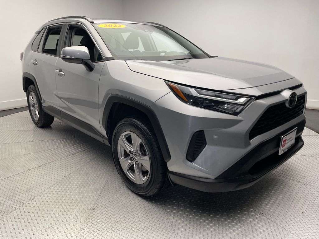 2022 Toyota RAV4 XLE 3
