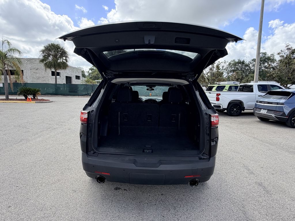 used 2020 Chevrolet Traverse car, priced at $16,796