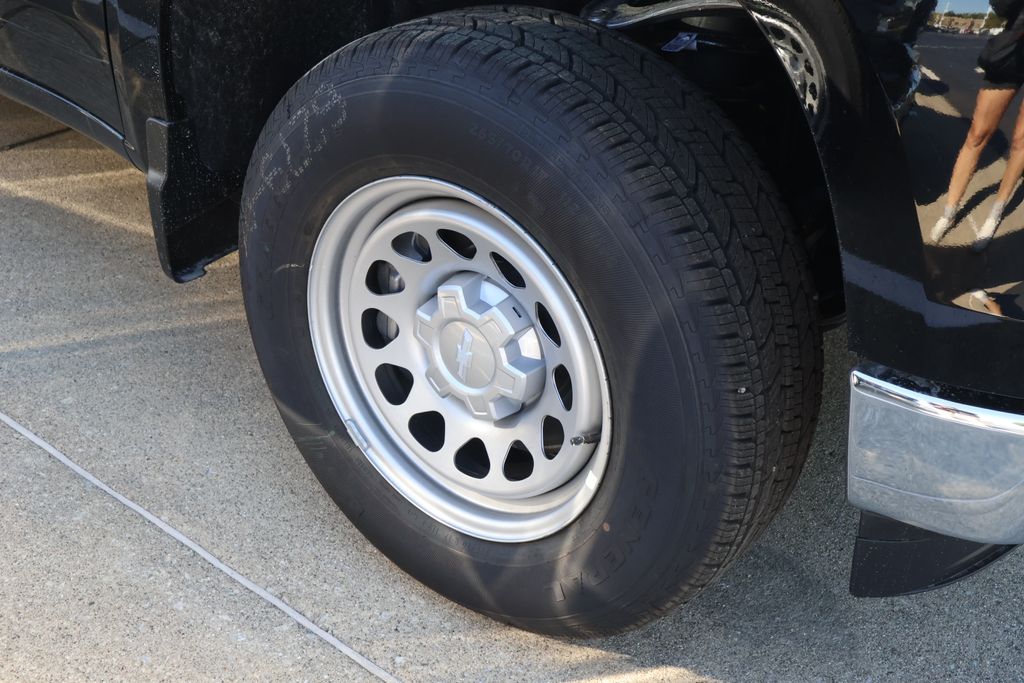 Thumbnail: 2026 Chevrolet Silverado 1500 - 9