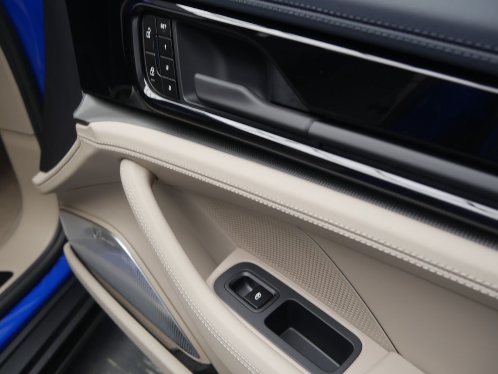 Thumbnail: 2026 Porsche Panamera - 23