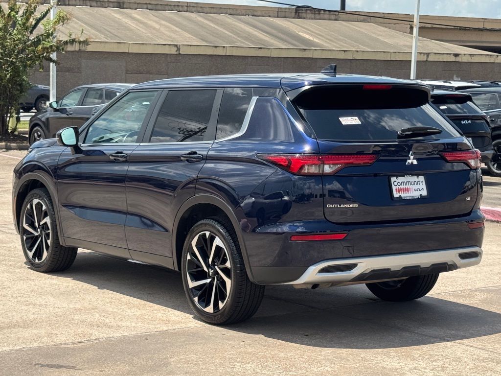 2024 Mitsubishi Outlander SE Silver at South Houston Nissan