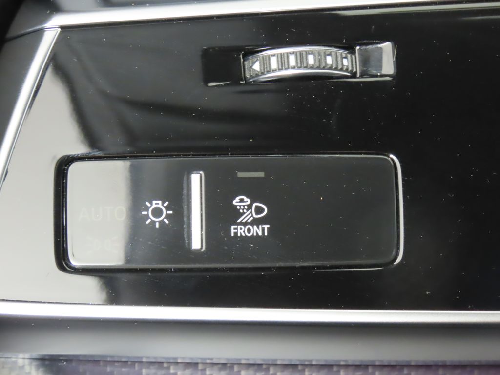 Thumbnail: 2025 Audi RS Q8 - 17