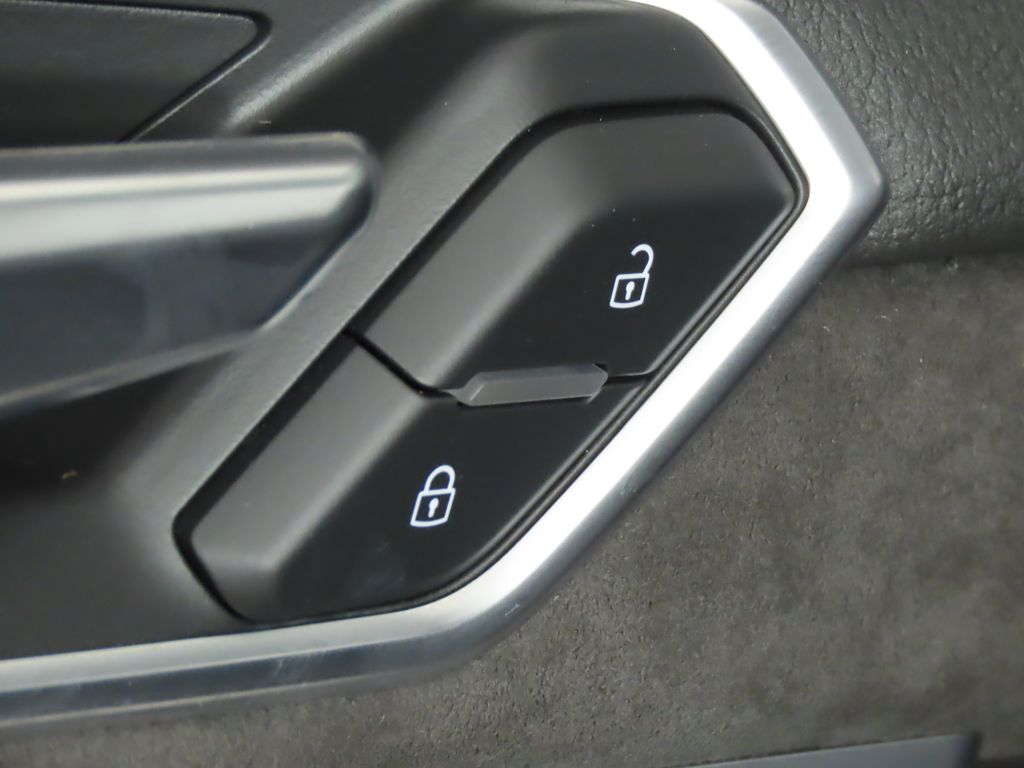 Thumbnail: 2019 Audi e-tron - 27