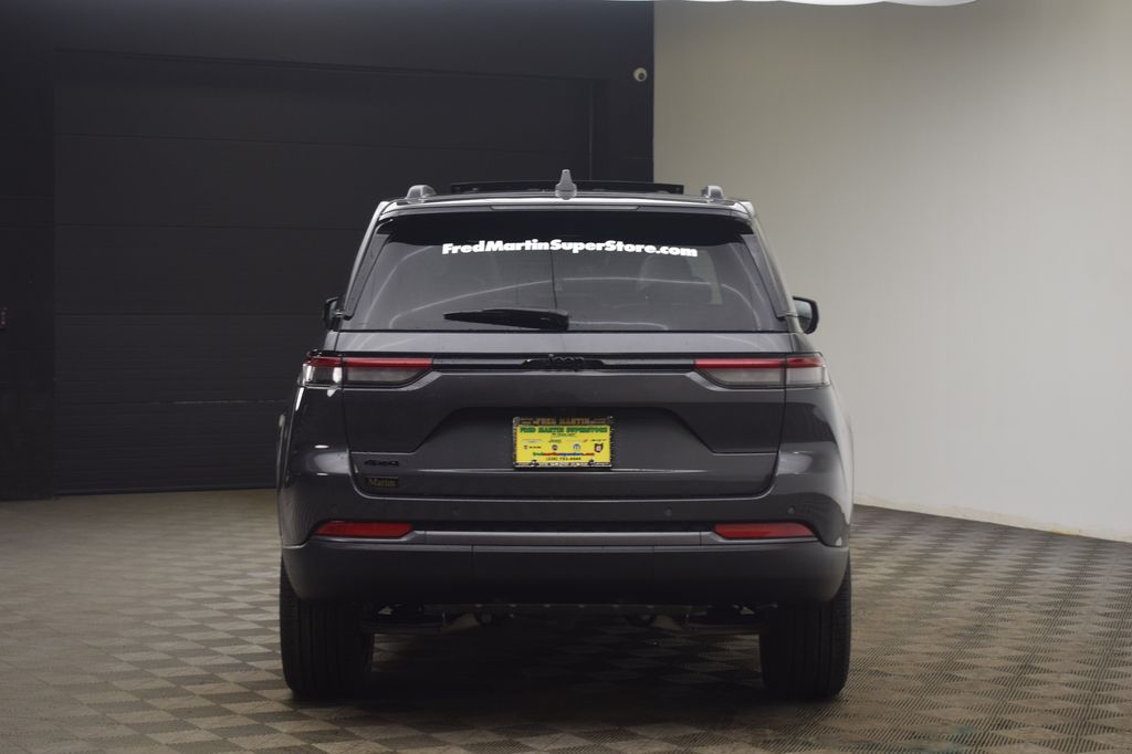 new 2026 Jeep Grand Cherokee car, priced at $41,920
