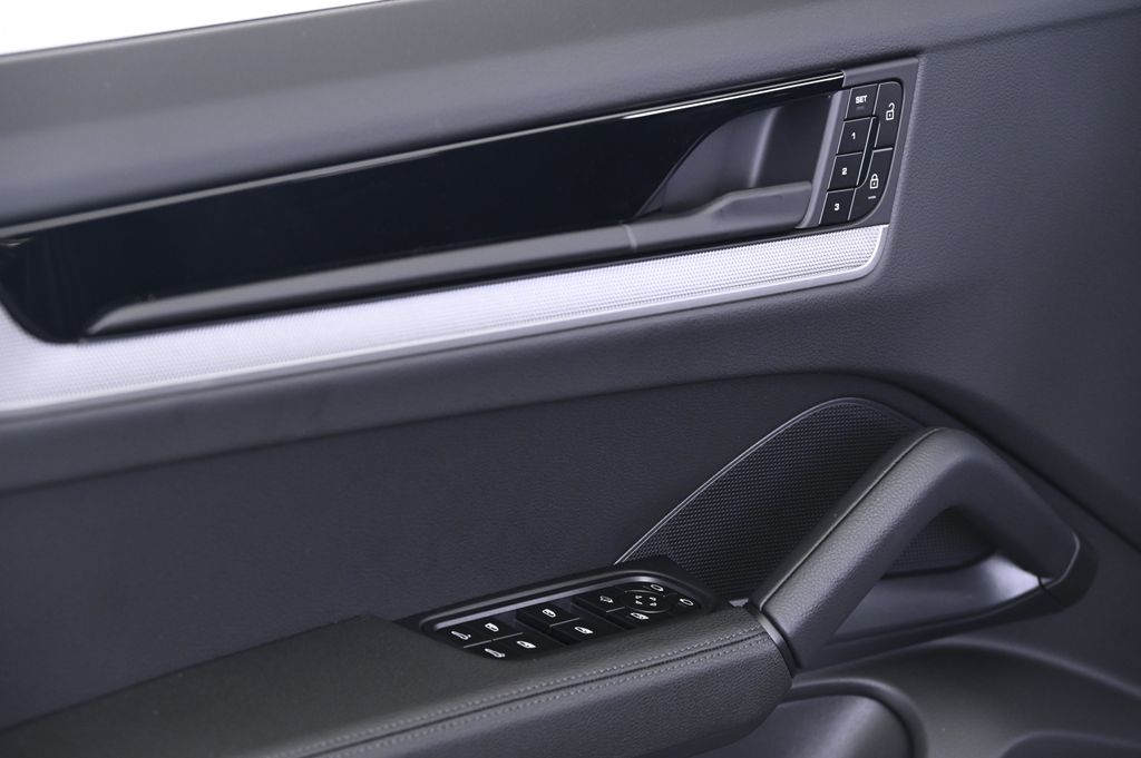 Thumbnail: 2025 Porsche Cayenne - 27