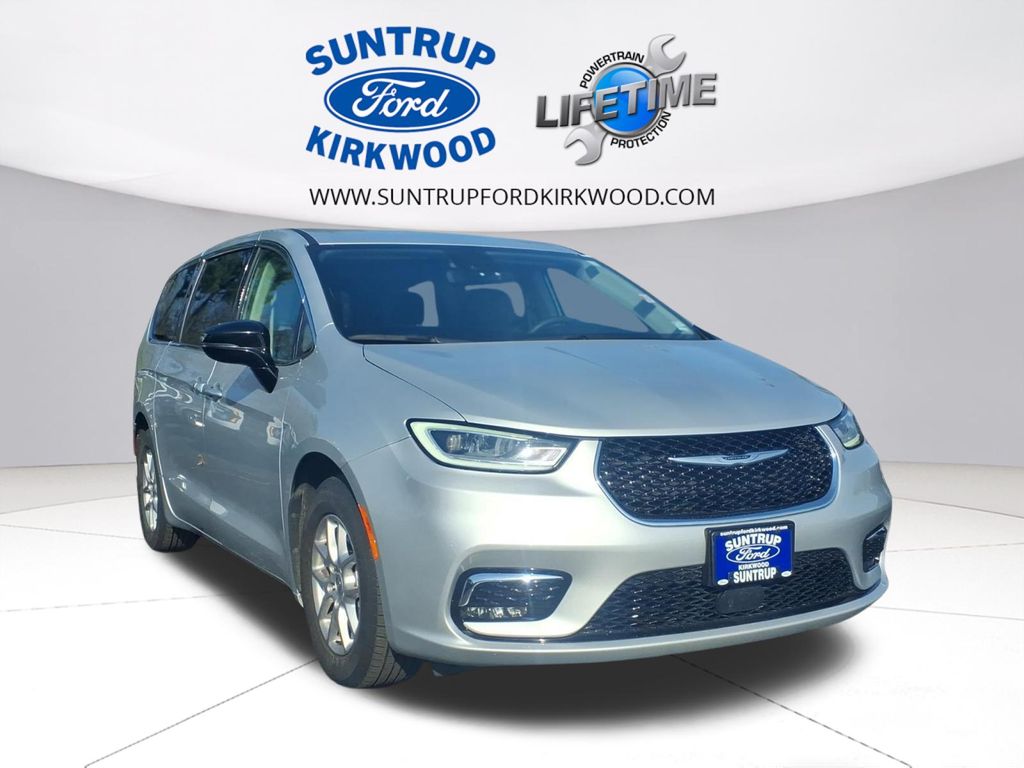 2024 Chrysler Pacifica Touring L FWD