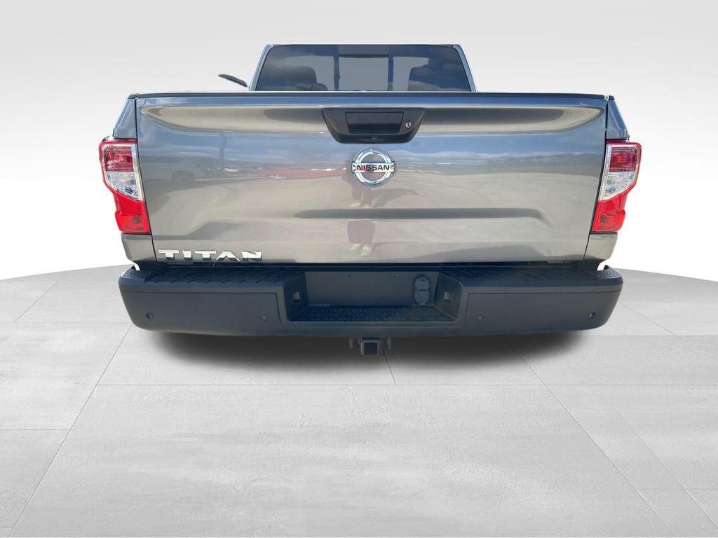 2021 Nissan Titan S 22