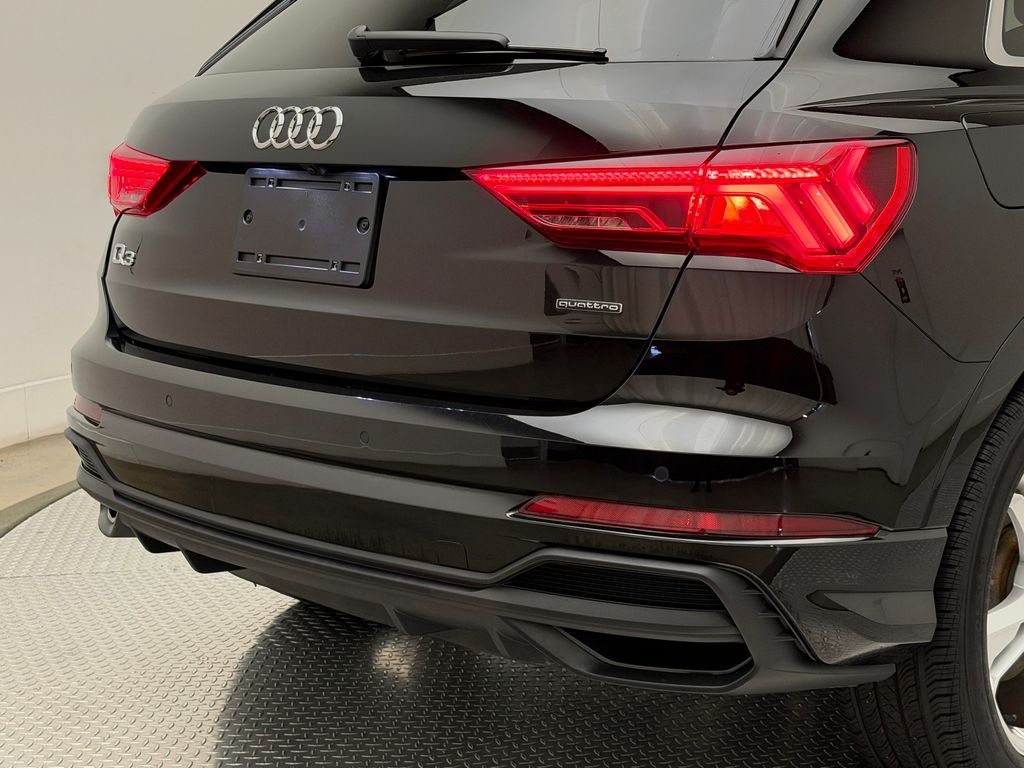Thumbnail: 2023 Audi Q3 - 17