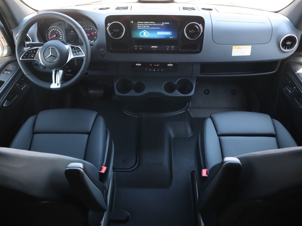 2025 Mercedes-Benz Sprinter 2500 14