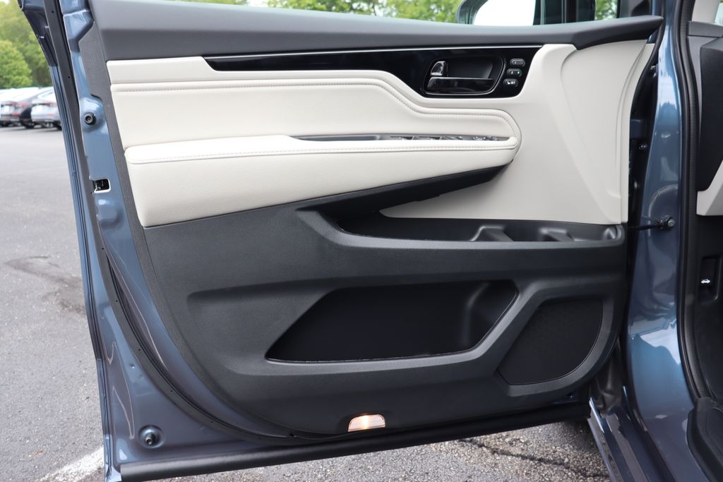 Thumbnail: 2026 Honda Odyssey - 30