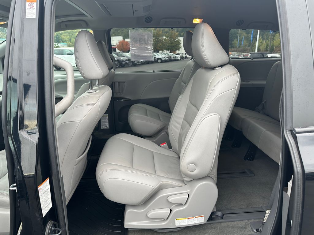 2019 Toyota Sienna XLE Premium