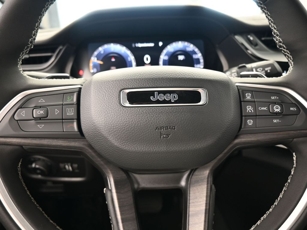 New 2026 Diamond Black Crystal Pearlcoat Jeep Limited image 26