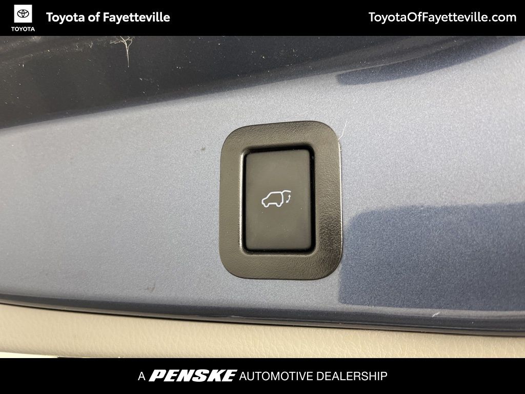 Thumbnail: 2019 Toyota Highlander - 23